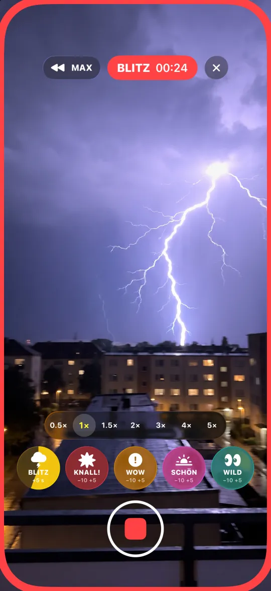 Ein Blitz über der Stadt bei Nacht, der Ereignis-Button zählt herunter